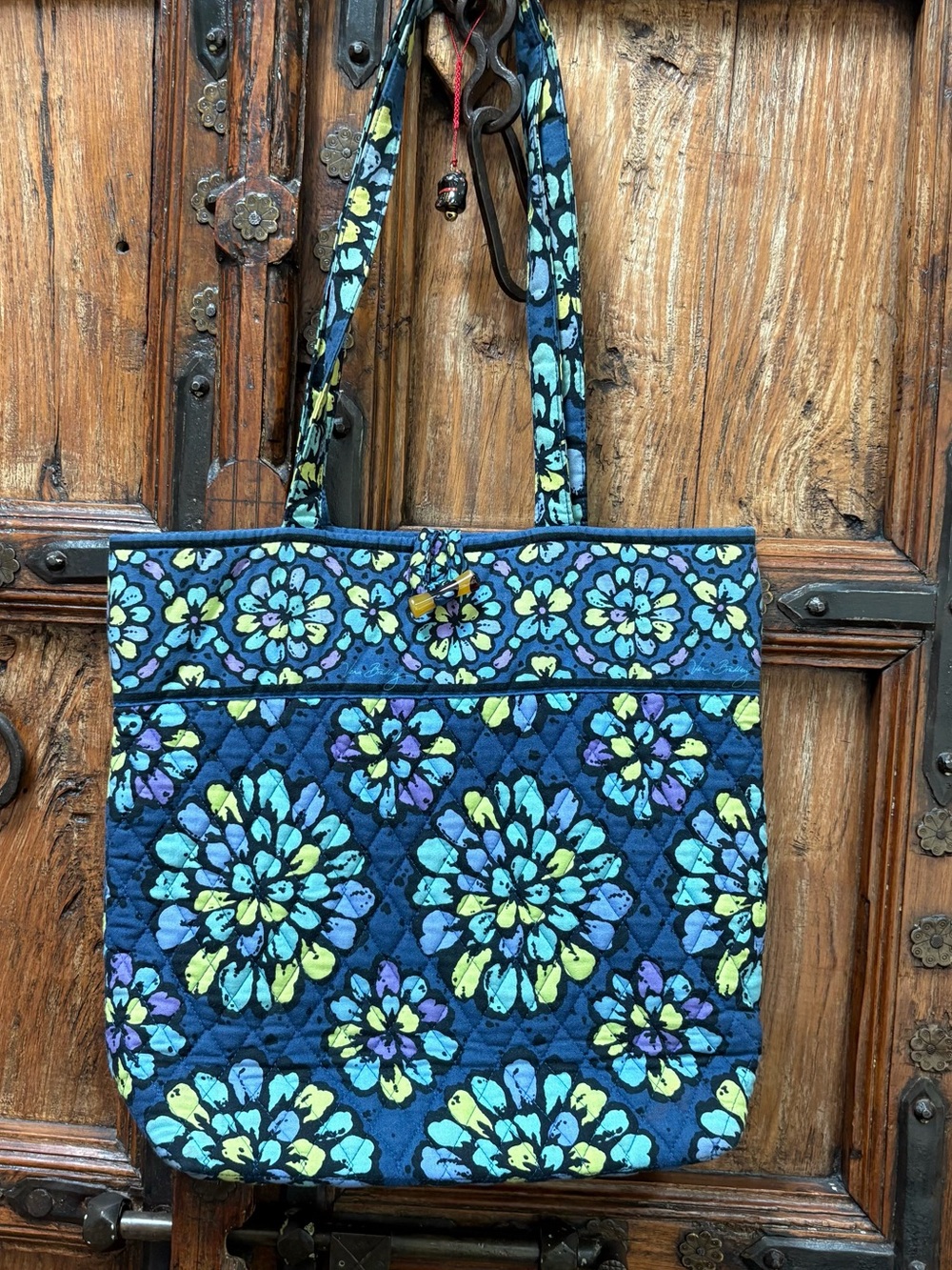 VERA BRADLEY Quilted Tote Bag in
Retired Indigo Pop- EUC